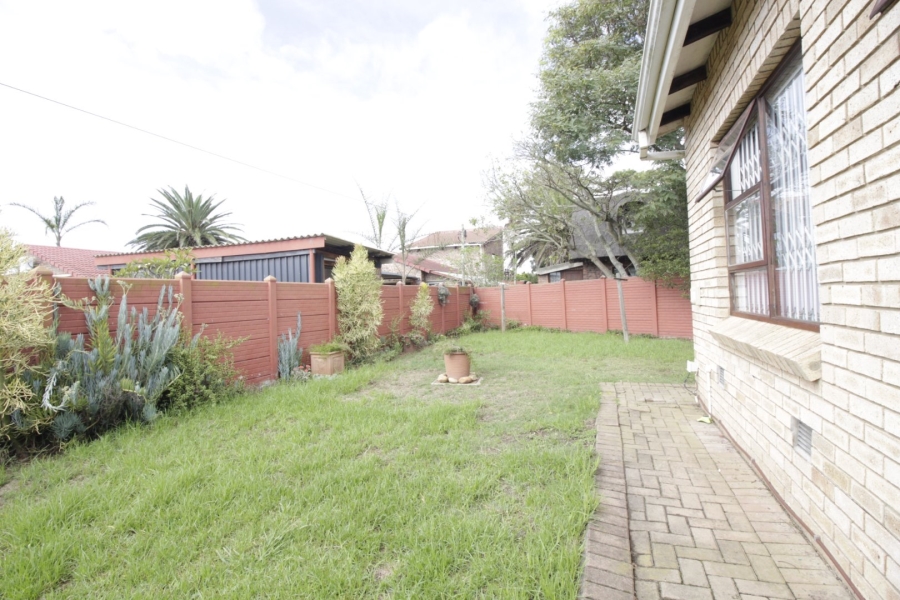 4 Bedroom Property for Sale in Wavecrest Eastern Cape